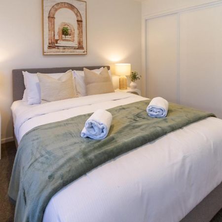 Апартаменты Central Sunny Perch 2 Bed 1 Bath Крайстчёрч Экстерьер фото