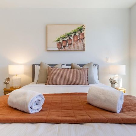 Апартаменты Central Sunny Perch 2 Bed 1 Bath Крайстчёрч Экстерьер фото