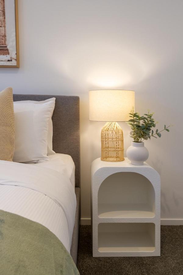 Апартаменты Central Sunny Perch 2 Bed 1 Bath Крайстчёрч Экстерьер фото